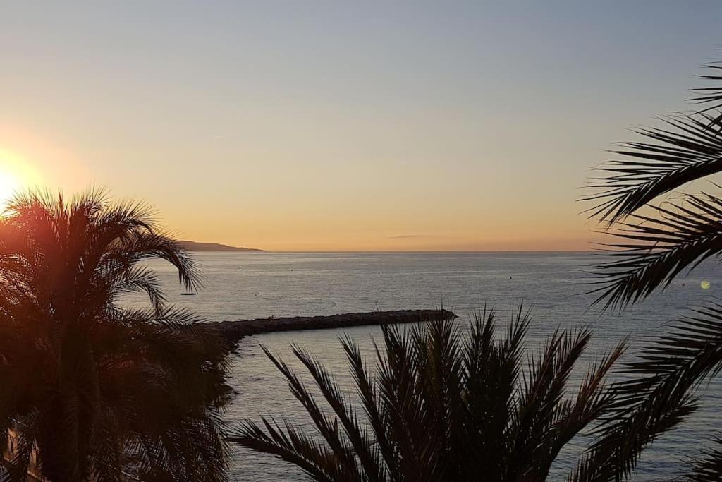 Appartement Bord De Mer Avec Garage Menton Exterior foto